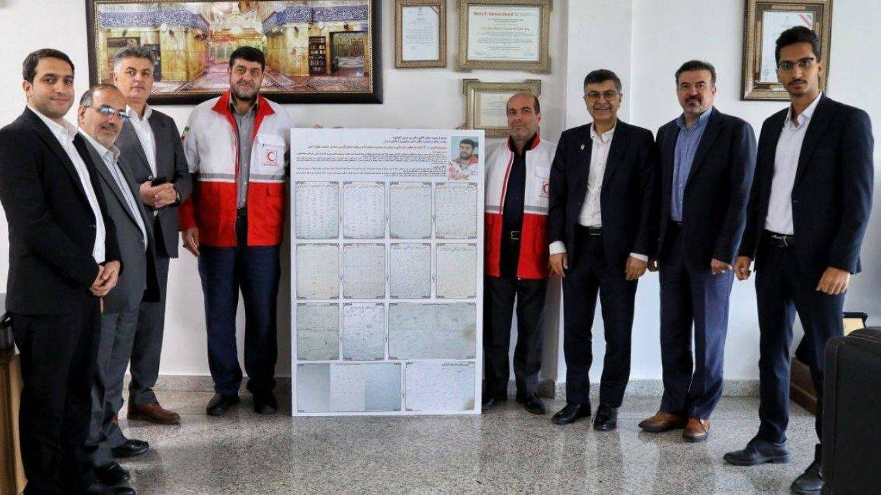 تقدیم بیش از ۳۰۰۰ امضا به منظور قدرشناسی کارکنان و اعضای هلالاحمر قزوین از خدمات شایسته ریاست جمعیت