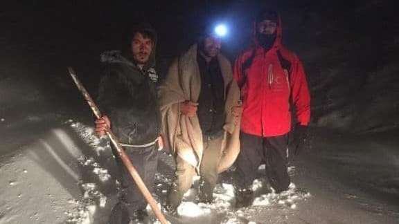 رهاسازی ۷۳ نفر گرفتار در برف توسط نجاتگران قزوین