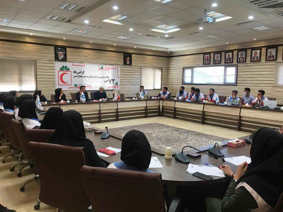 نشست صمیمی جوانان بشردوست اهل هلال با معاون امور فرهنگی و جوانان اداره کل ورزش و جوانان قزوین